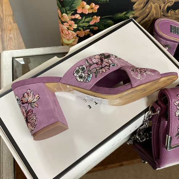 White House, black market, lavender wedge sandals embroidered flower details - Picture 2 of 7